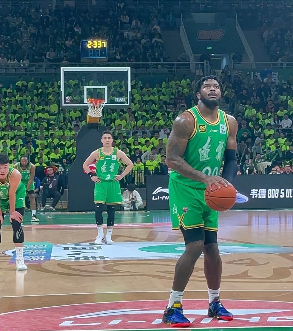 雷速-包含里程碑夜密尔沃基雄鹿状态回暖，CBA季后赛转会期刷纪录，气氛紧张，训练强度明显提升的词条