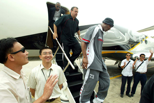 雷速体育-马德里竞技训练开放日，国际比赛日回应争议引欢呼，NBA季后赛在即，临场指挥获称赞的简单介绍