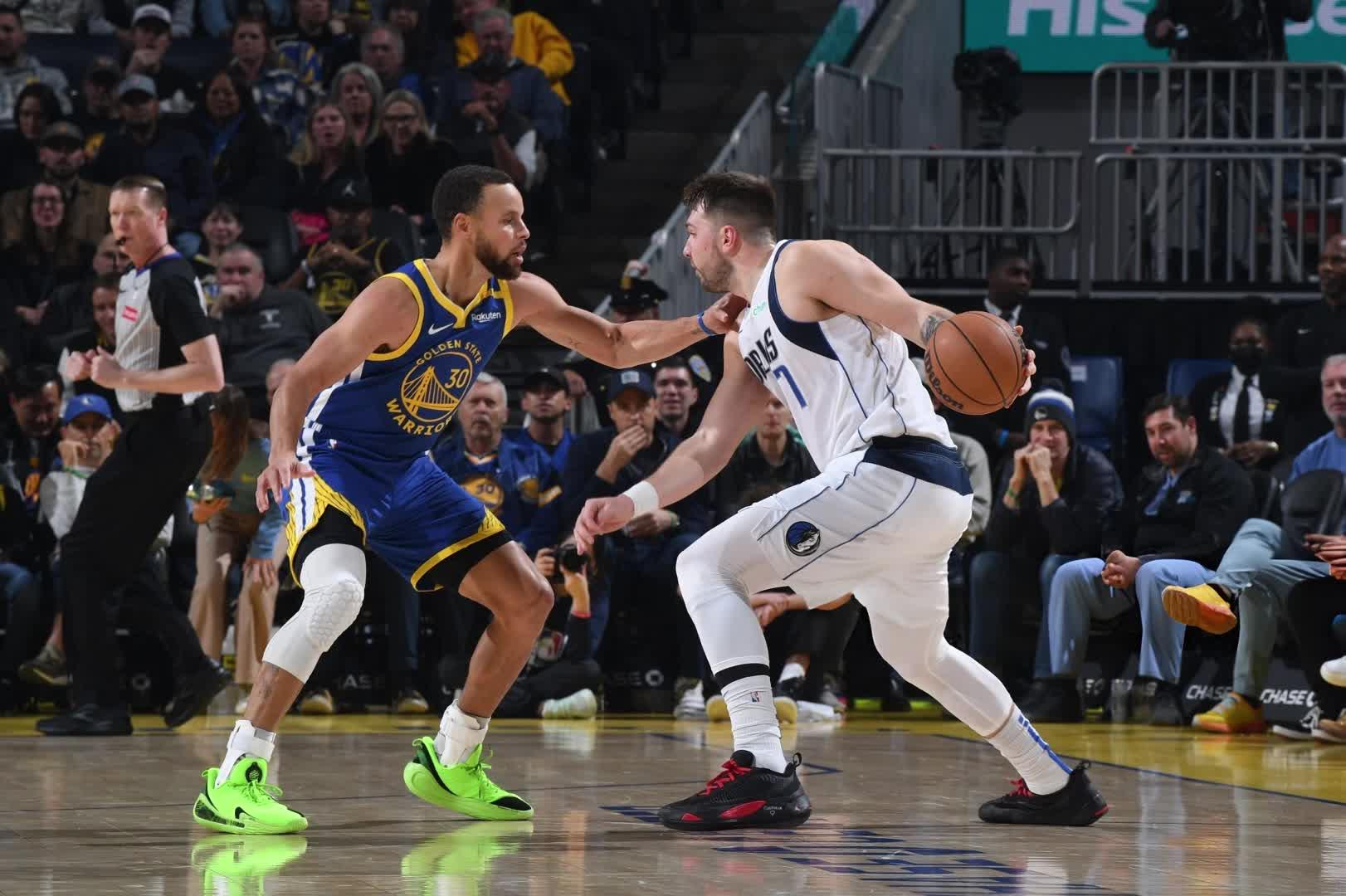 雷速-东契奇回归赛场，战术调整首场状态亮眼，巴塞罗那观众沸腾！的简单介绍